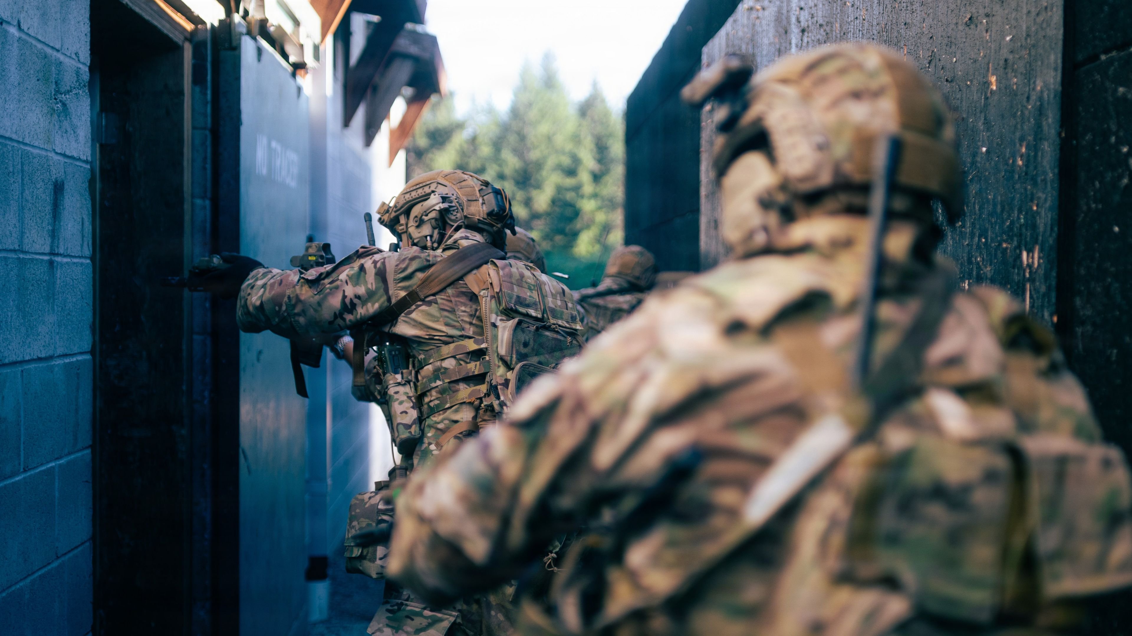 Green Berets assigned to 1st Special Forces Group (Airborne) enter a building during close-quarters battle training at Joint Base Lewis-McChord, Washington, Sept. 16, 2026. The exercise replicated realistic operational conditions, allowing Soldiers to refine close-quarters tactics, communication, and team coordination in preparation for real-world missions. 1st SFG(A) maintains highly lethal, rapidly deployable forces to execute the full spectrum of special operations alongside allies, partners, and the joint force as the preferred partner and premier special operations entity in the U.S. Pacific Command area of responsibility. (U.S. Army photo by Staff Sgt. John Bae)