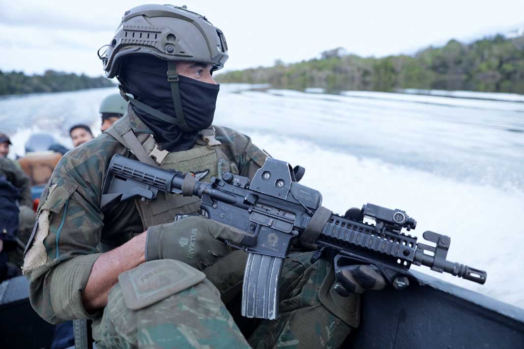 Riverine operations and Littoral Warfare, are a key part of the operational tasking of the Brazilian Marine Corps. Shown here a Brazilian Marine with an M4 5.56 × 45 mm assault rifle on a riverine warfare exercise. [Image: Brazilian Marine Corps]
