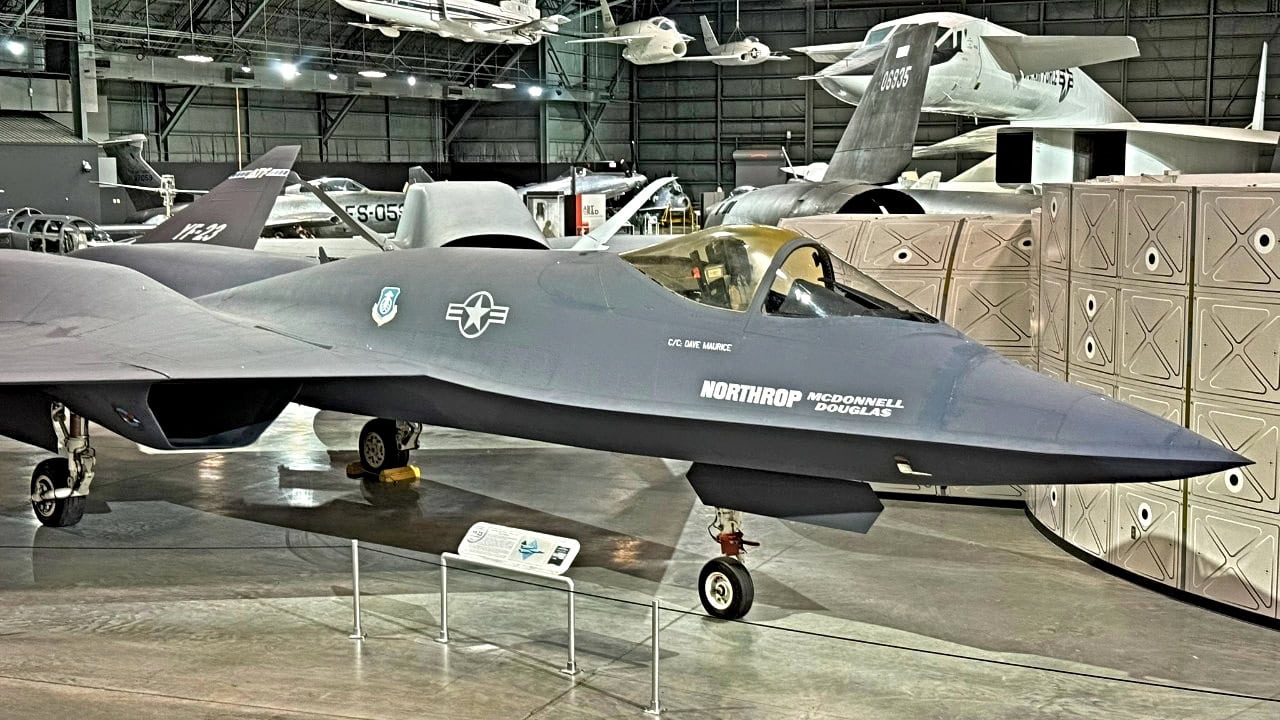 YF-23隐形战斗机。图片由哈里·J·卡齐安尼斯为19FortyFive拍摄。