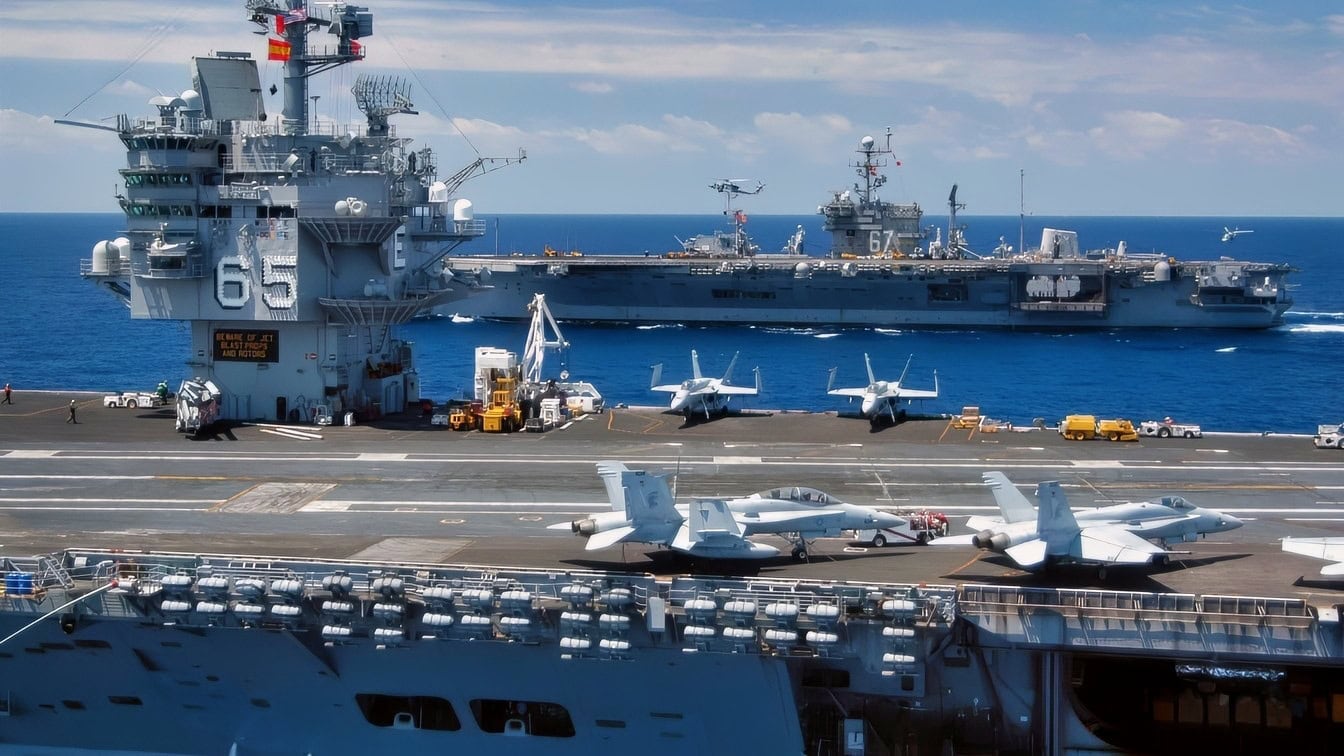 040423-N-8704K-011 大西洋 2004年4月23日
