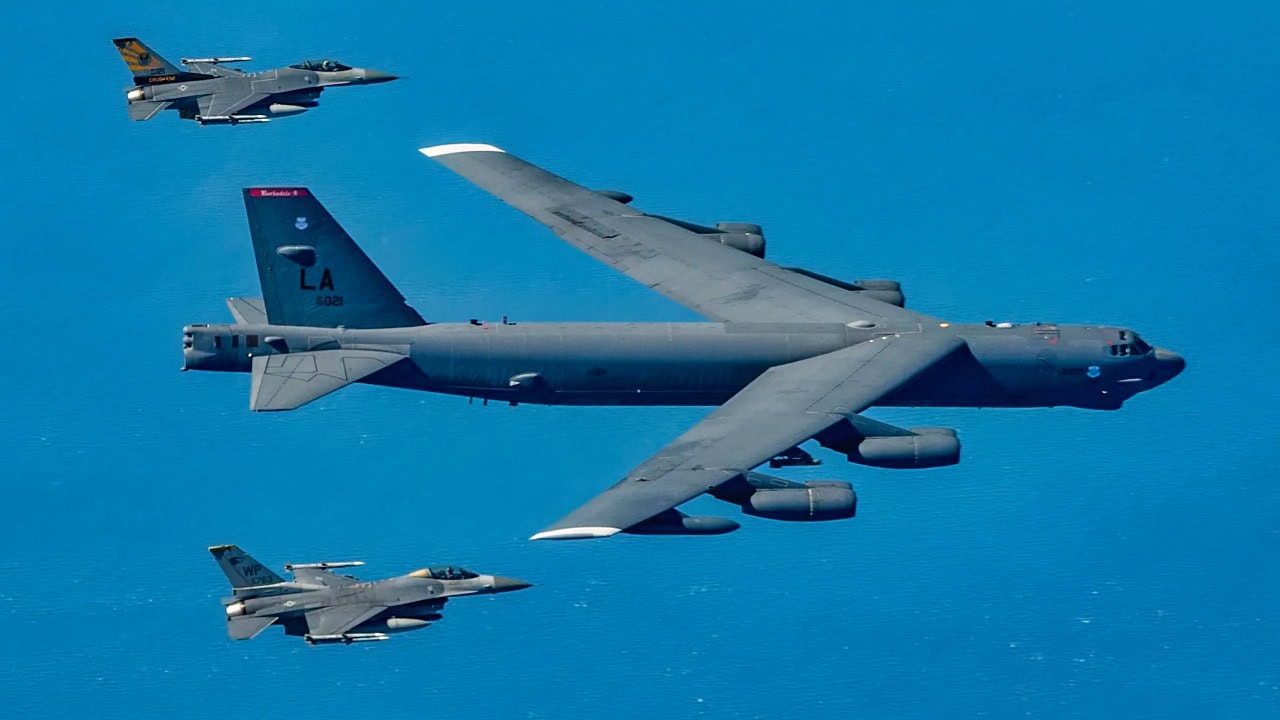 B-52轰炸机。