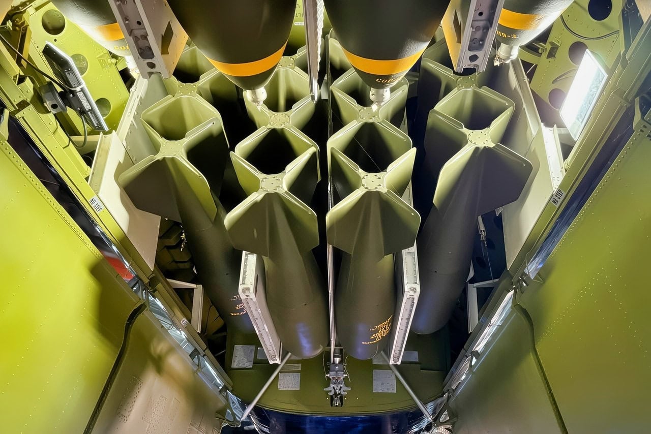 B-52炸弹。图片来源：19FortyFive.com，拍摄于美国空军国家博物馆。