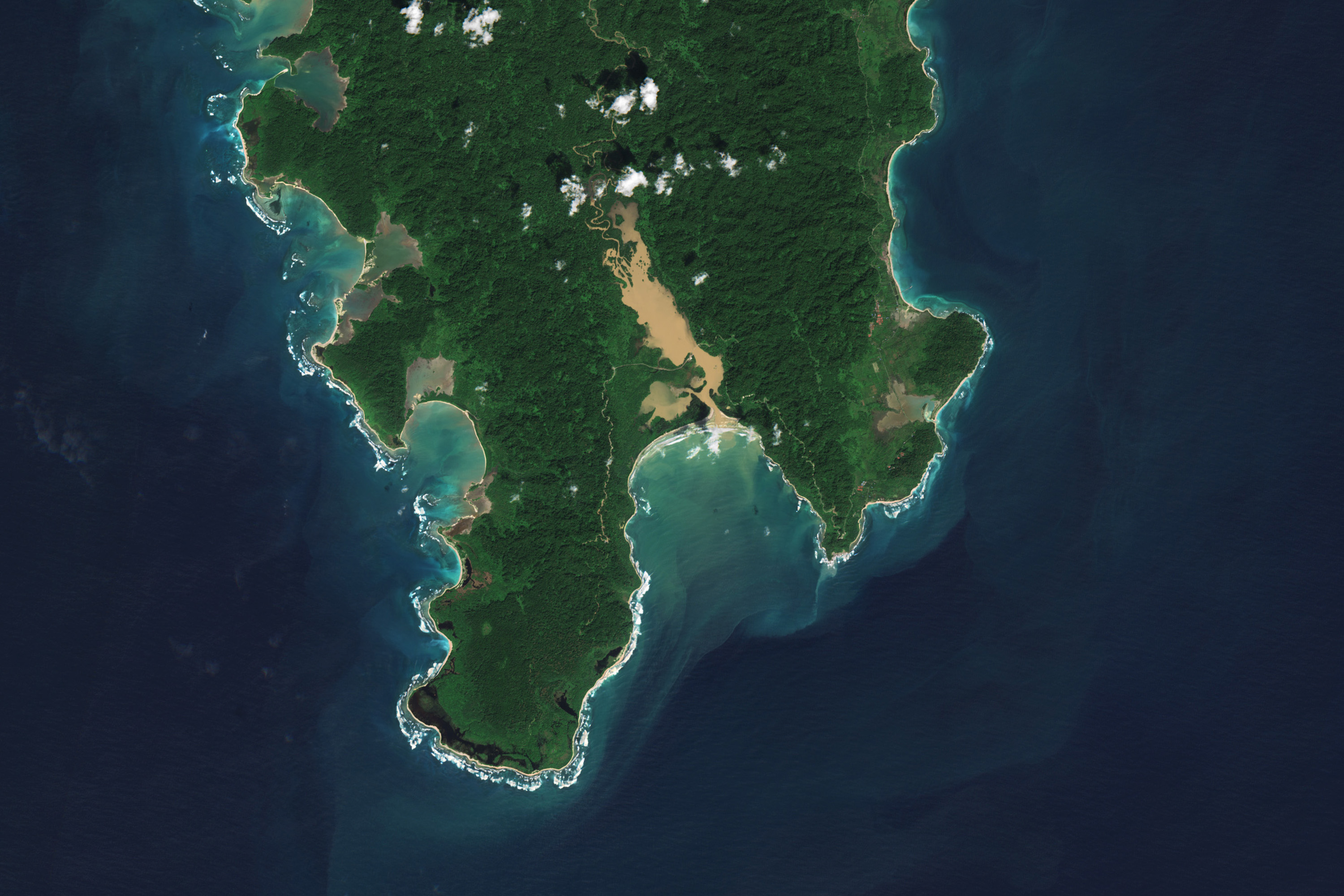 卫星图像捕捉到印度大尼科巴岛的南端,特别是加拉提亚湾。(Gallo Images/Orbital Horizon/Copernicus Sentinel Data 2024)