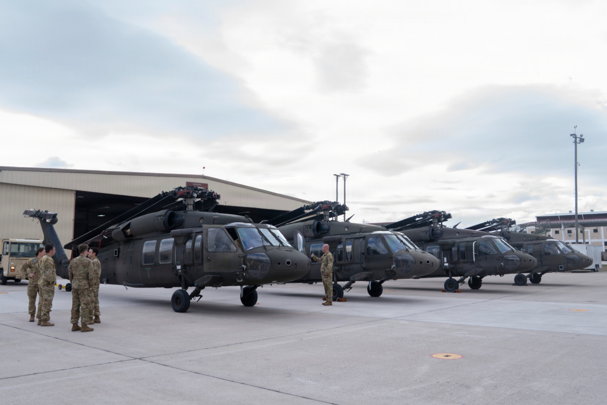 UH-60L Black Hawks