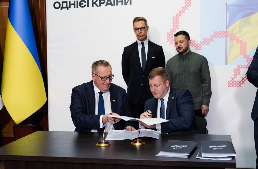 Patria and General Cherry partnership photo for Finland drone production