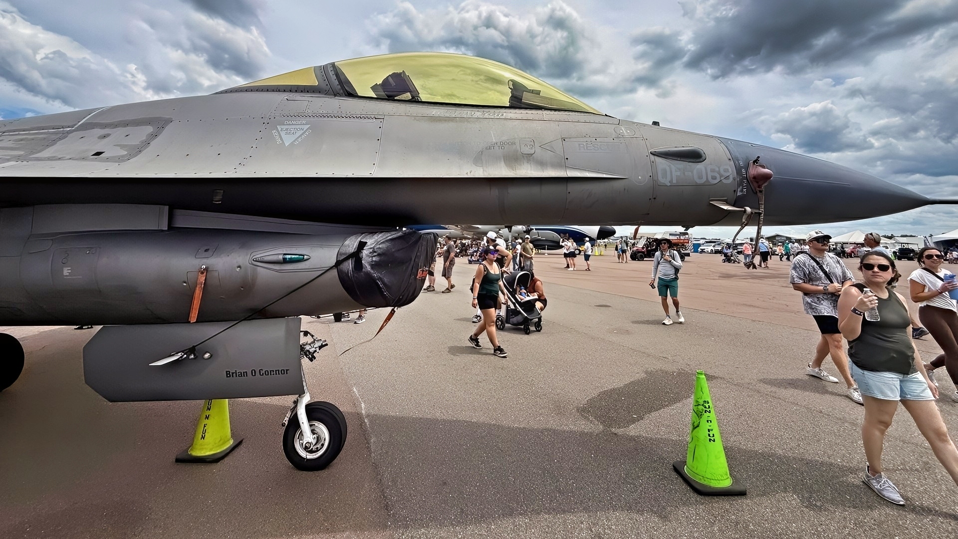 F-16战斗机，佛罗里达州莱克兰，19FortyFive.com 图片