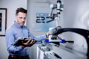The Movotrak CTU is based on two linear units which ensure maximum torque capacity and rigidity even when the robot arm is fully extended. (Image: Rodriguez GmbH)