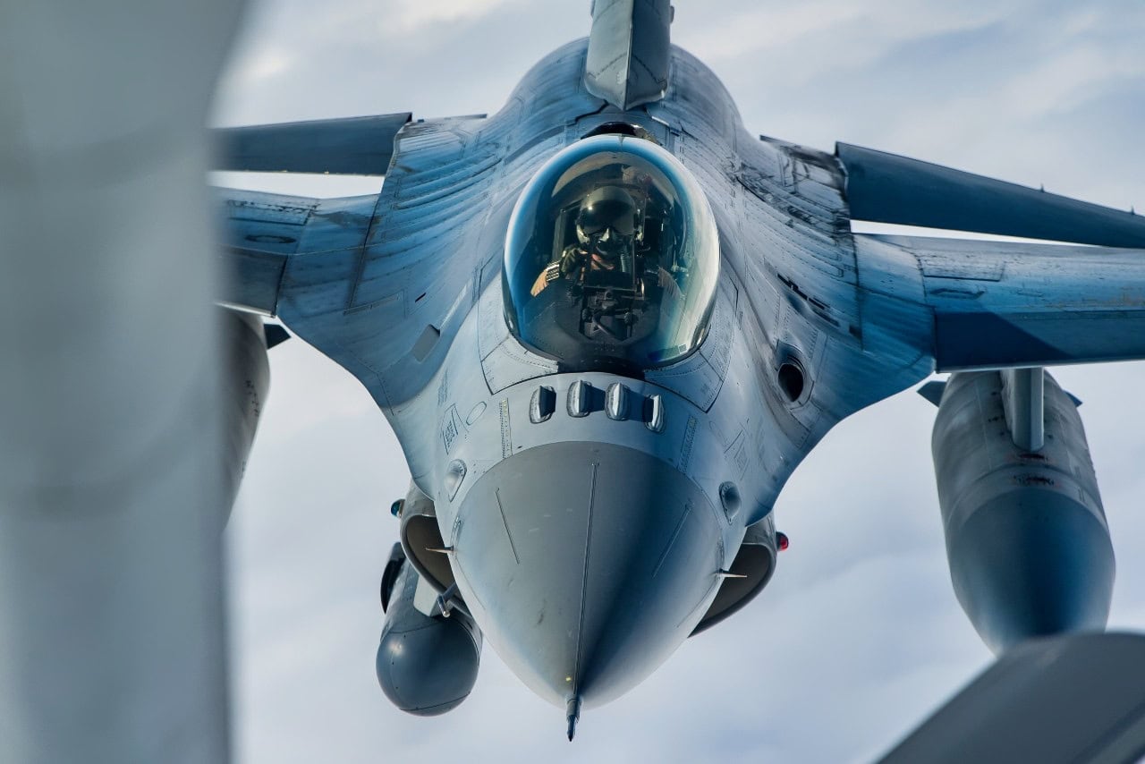 F-16 Fighting Falcon Fighter.