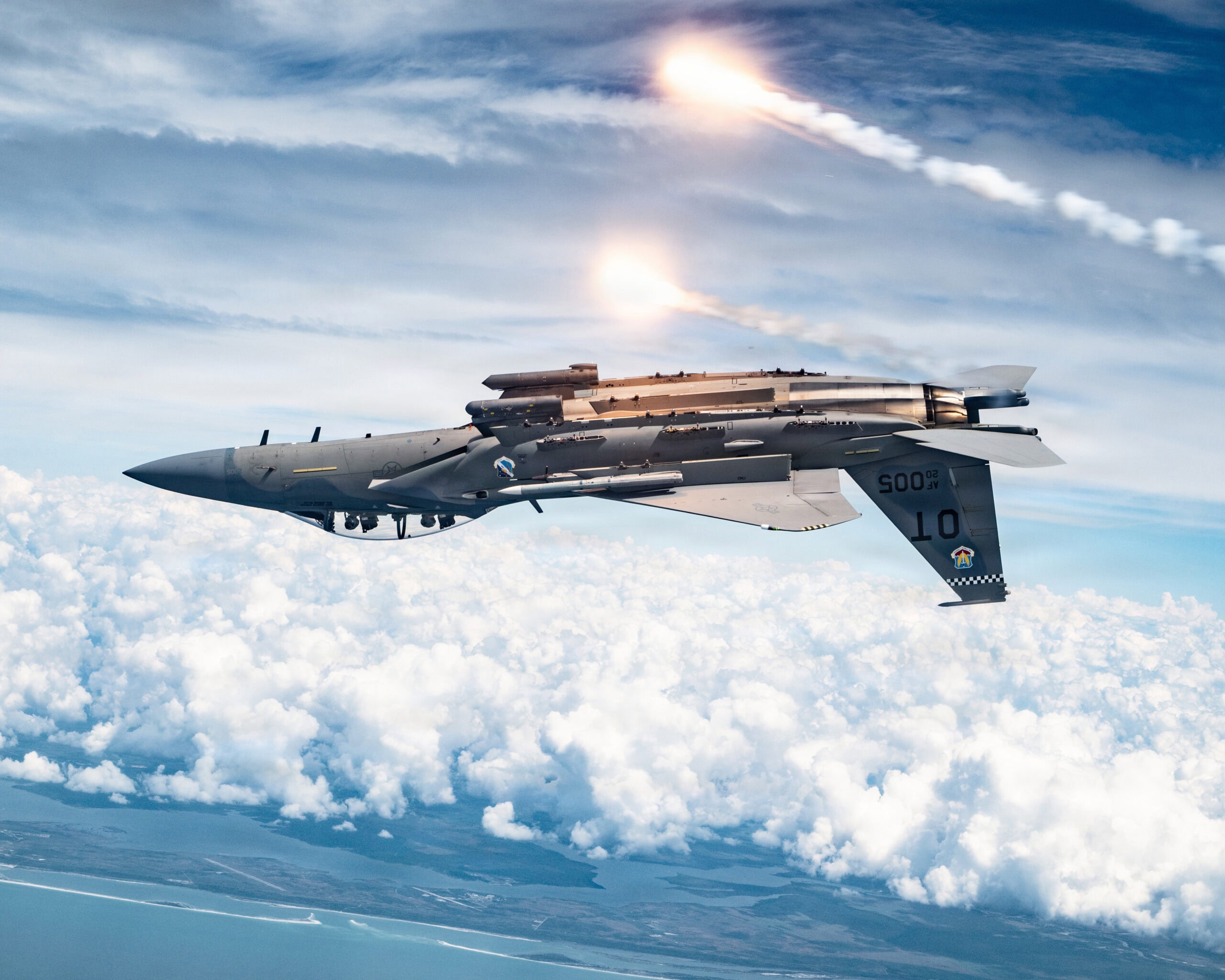 一架隶属于佛罗里达州埃格林空军基地的美国空军F-15EX鹰II于2026年4月3日在墨西哥湾沿岸释放烟雾弹。第96测试联队和第53联队对该平台进行下一代生存能力、雷达、传感器和网络能力的开发和操作测试系列。(美国空军照片,摄影:技术中士托马斯·巴利)