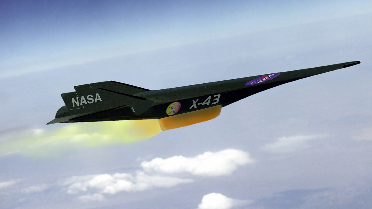 X-43A高超音速实验飞行器或称“Hyper-X”的艺术构想图。X-43A的开发旨在飞行测试一种双模冲压/超燃冲压推进系统，速度范围从马赫7到马赫10（音速的7到10倍，具体取决于温度和高度）。