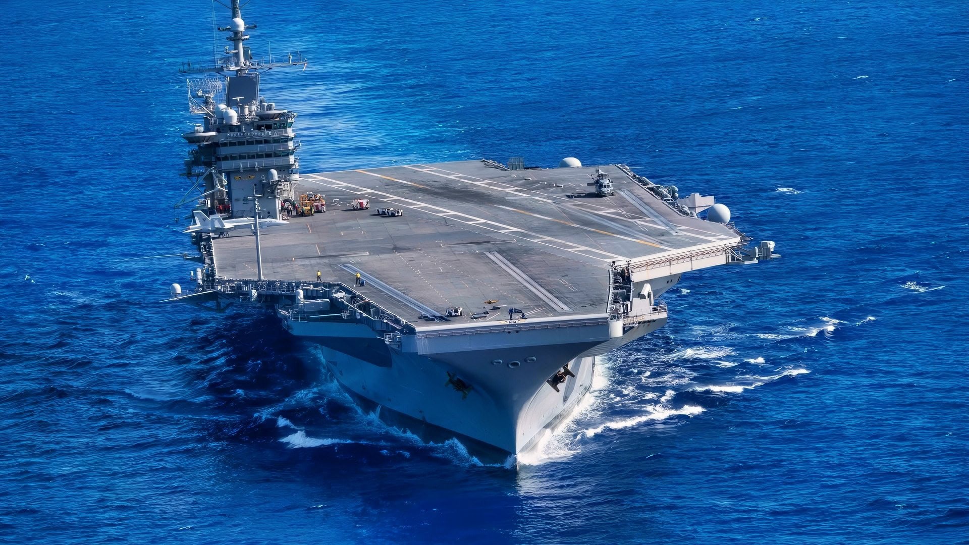 约翰·C·斯坦尼斯号航母（CVN 74）于2019年9月6日在大西洋航行。约翰·C·斯坦尼斯号正在执行美国第二舰队指挥官下令的出航，以应对预计将给东海岸带来强风和大雨的多里安飓风。舰艇被指引到大西洋中最佳的避风区域。(美国海军照片，由三等通讯专家格兰特·G·格雷迪拍摄)