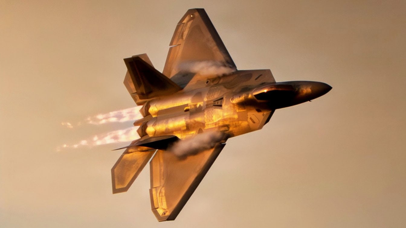 U.S. Air Force Capt. Nick “Laz” Le Tourneau, pilot and commander of the F-22 Raptor Aerial Demonstration Team, performs an aerial demonstration during the 52nd Annual SUN 'n FUN Aerospace Expo in Lakeland, Florida, April 18, 2026. Capt. Le Tourneau showcased the unmatched capabilities of the F-22 to the SUN ‘n FUN crowds by performing multiple series of combat maneuvers. (U.S. Air Force photo by Staff Sgt. Lauren Diaz)