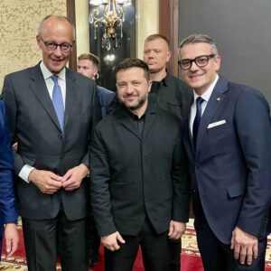 HENSOLDT CEO Oliver Dörre with German Chancellor Friedrich Merz and Ukrainian President Volodymyr Zelenskyy during the visit. (Photo © Ukraine)