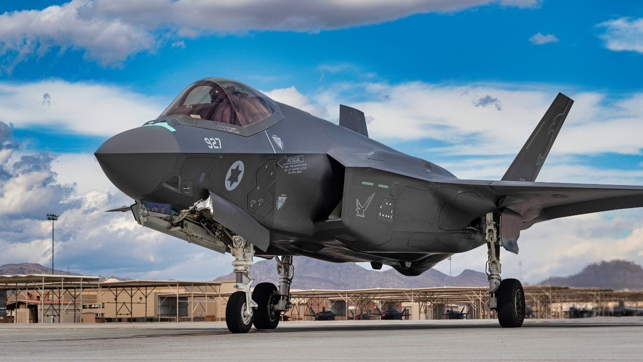 以色列F-35I Adir隐形战斗机停在停机坪上