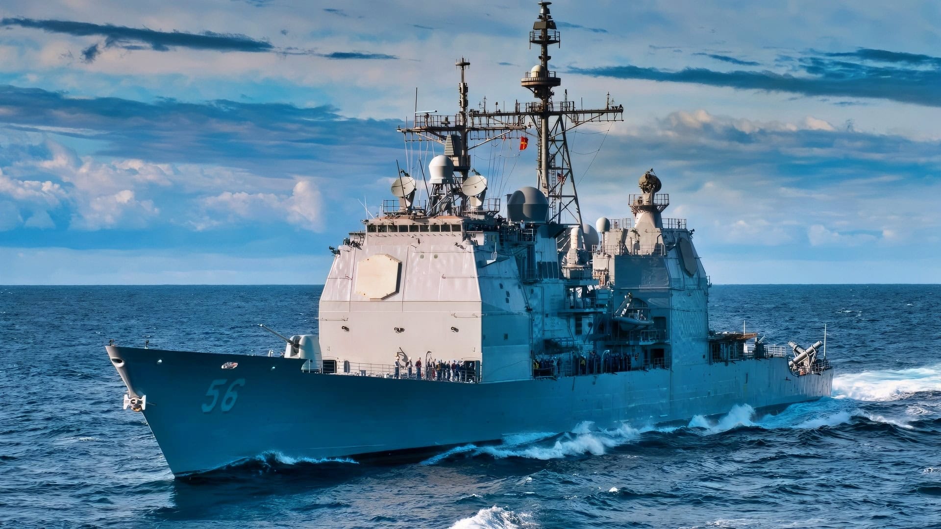 大西洋（2012年6月6日）导弹巡洋舰USS San Jacinto（CG 56）接近两栖攻击舰USS Kearsarge（LHD 3）进行海上加油。（美国海军照片，由一等通信专家Tommy Lamkin拍摄/发布）