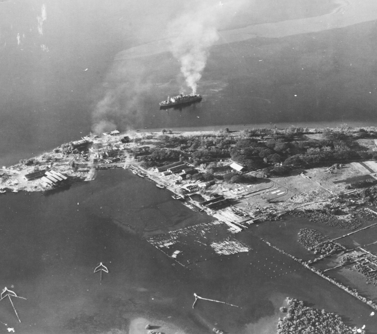 Aerial photo taken from a USS Hancock (CV-19) plane showing the sinking of the Japanese ship Oryoku Maru off the coast of Luzon, Dec. 15, 1944. (Naval History and Heritage Command)