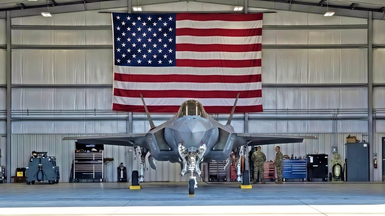 F-35在机库中