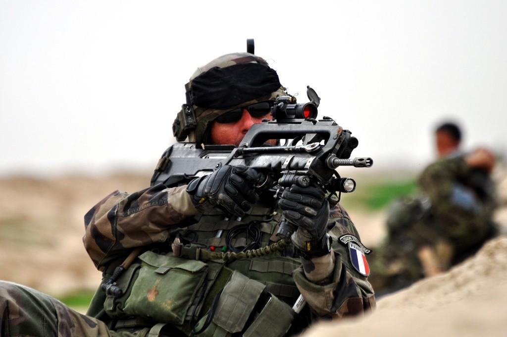 French soldiers with FAMAS rifles during Operation Barkhane in the Sahel