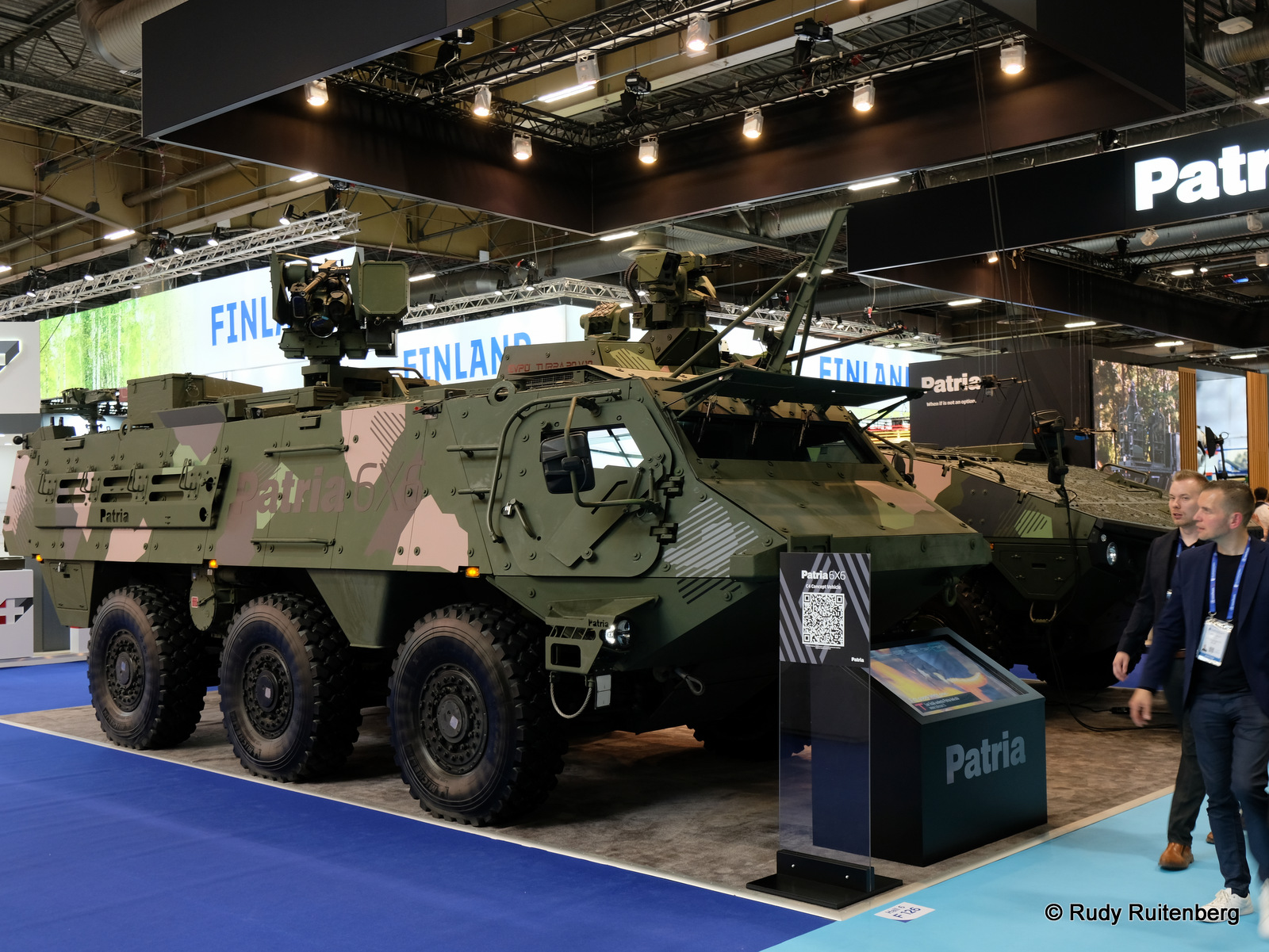 一辆装有Echodyne雷达的Patria 6x6车辆在2026年6月15日巴黎附近的Eurosatory防务展上展出。 (Rudy Ruitenberg/工作人员)