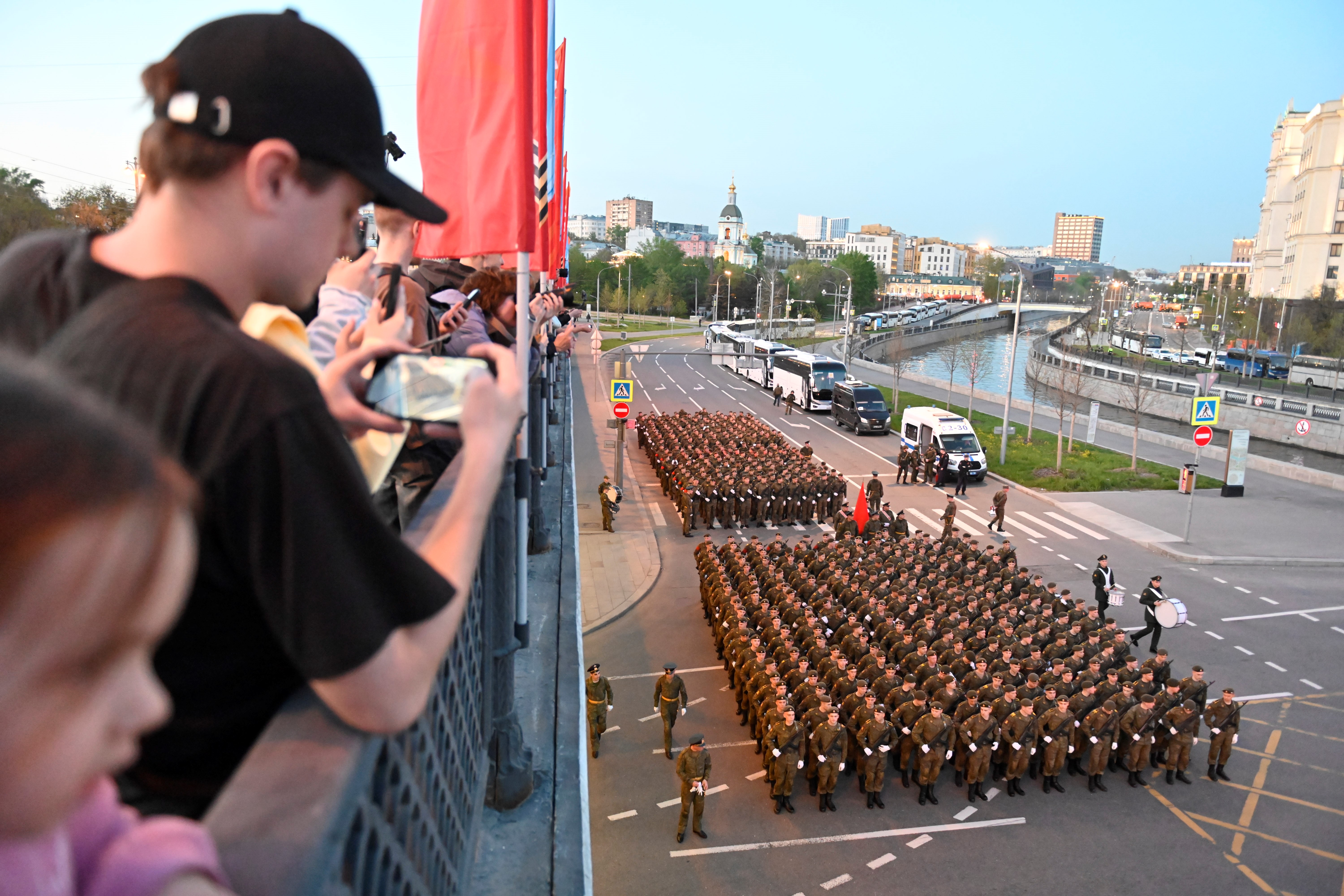 俄罗斯士兵在2026年5月4日的胜利日军事游行彩排中行进，地点为俄罗斯莫斯科。 (Alexander Zemlianichenko Jr/Xinhua via Getty Images)