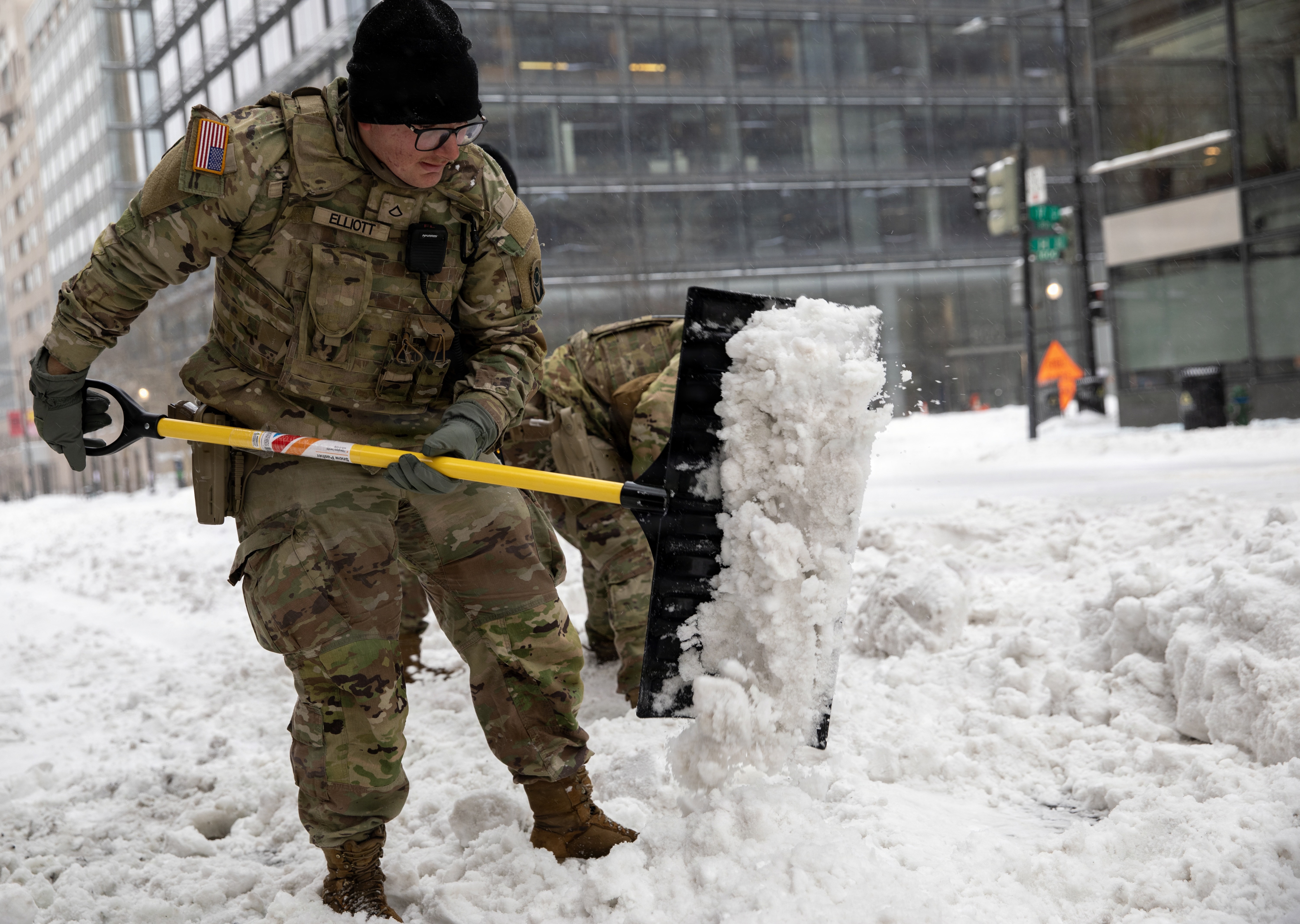 Soldiers assigned to the Florida National Guard assist the U.S. Secret Service in a search for a lost item in Washington, D.C., on Jan. 25, 2026. (Spc. Paris Hayes/U.S. Army National Guard)