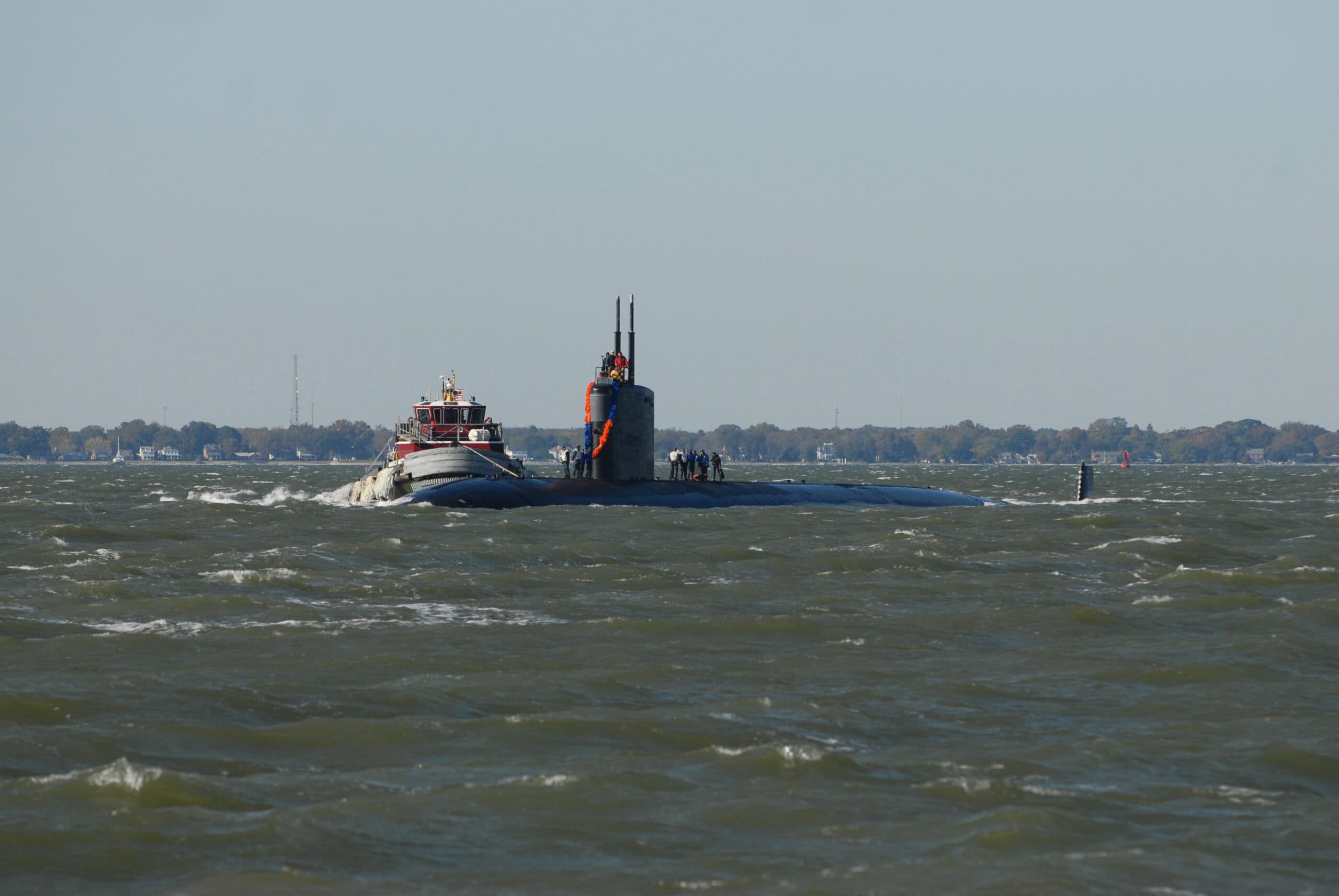洛杉矶级攻击潜艇USS Boise (SSN 764)在六个月的部署后返回诺福克海军基地。部署期间,舰艇航行超过37,000海里,执行海军作战部长的海洋战略,以支持国家安全利益和海洋安全行动。(美国海军照片,由一等通讯专家Todd A. Schaffer提供)
