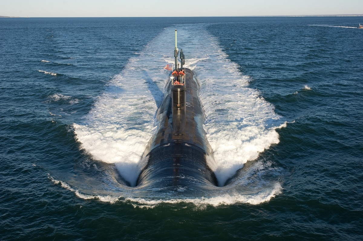 弗吉尼亚级攻击潜艇预备服役单位密西西比号（SSN 782）在大西洋进行阿尔法试验。（美国海军照片，感谢通用动力电船公司）