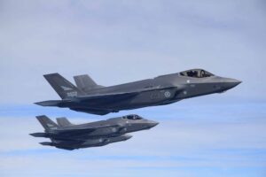调查先进战术战斗机选项：挪威是19个外国客户之一，将飞行F-35闪电II。第五代隐形战斗机的运营成本非常高，这意味着许多空军希望将这款高科技飞机与成本较低的第四代/4.5代战斗机结合使用。 (图片：阿兰·沃恩斯)