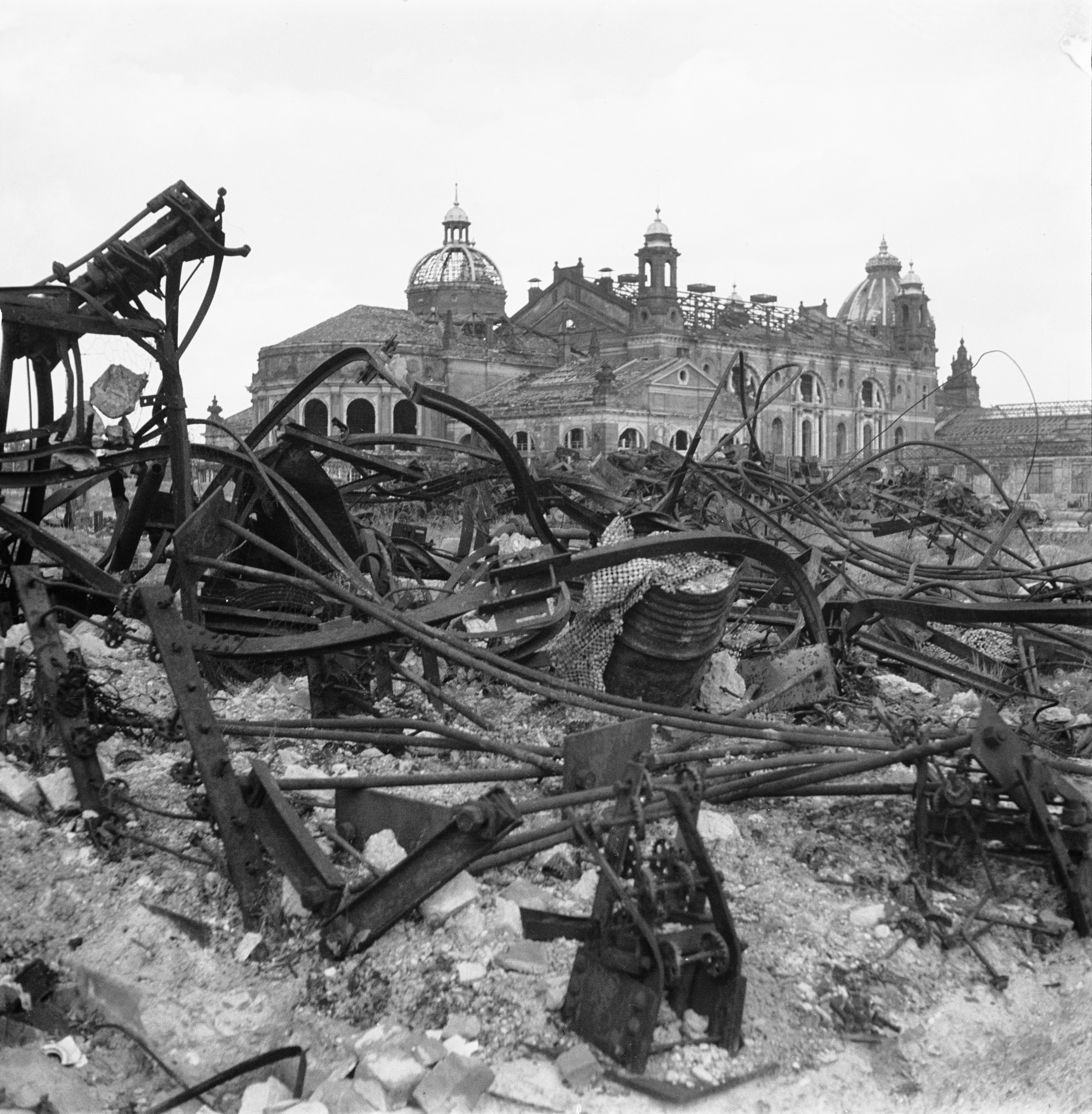 A provisional scrap yard in front of the ruins of the exhibition palace in the Stübelallee in Dresden, Germany. (Richard Peter/Deutsche Fotothek/Getty Images)