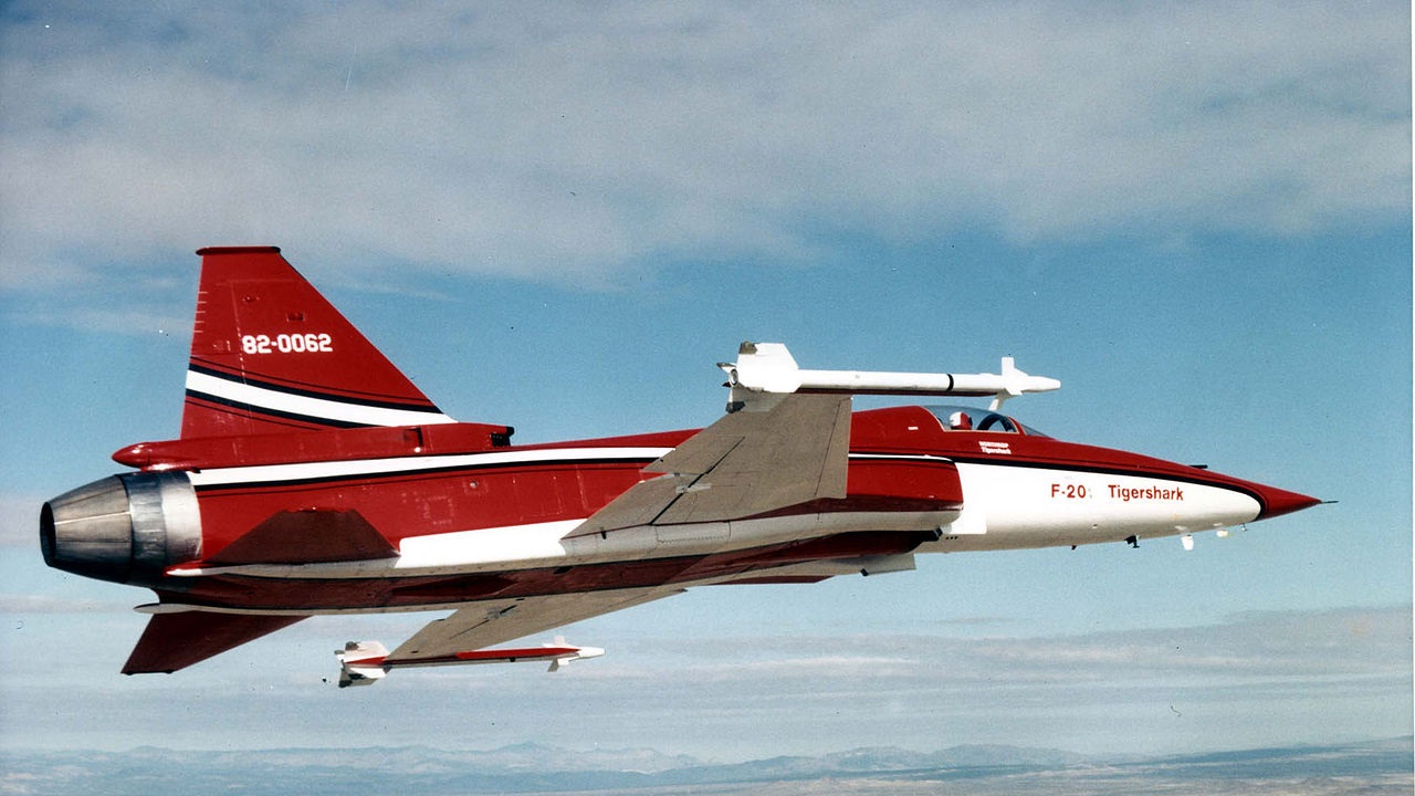 诺斯罗普F-20（S/N 82-0062）在飞行中。（美国空军照片）