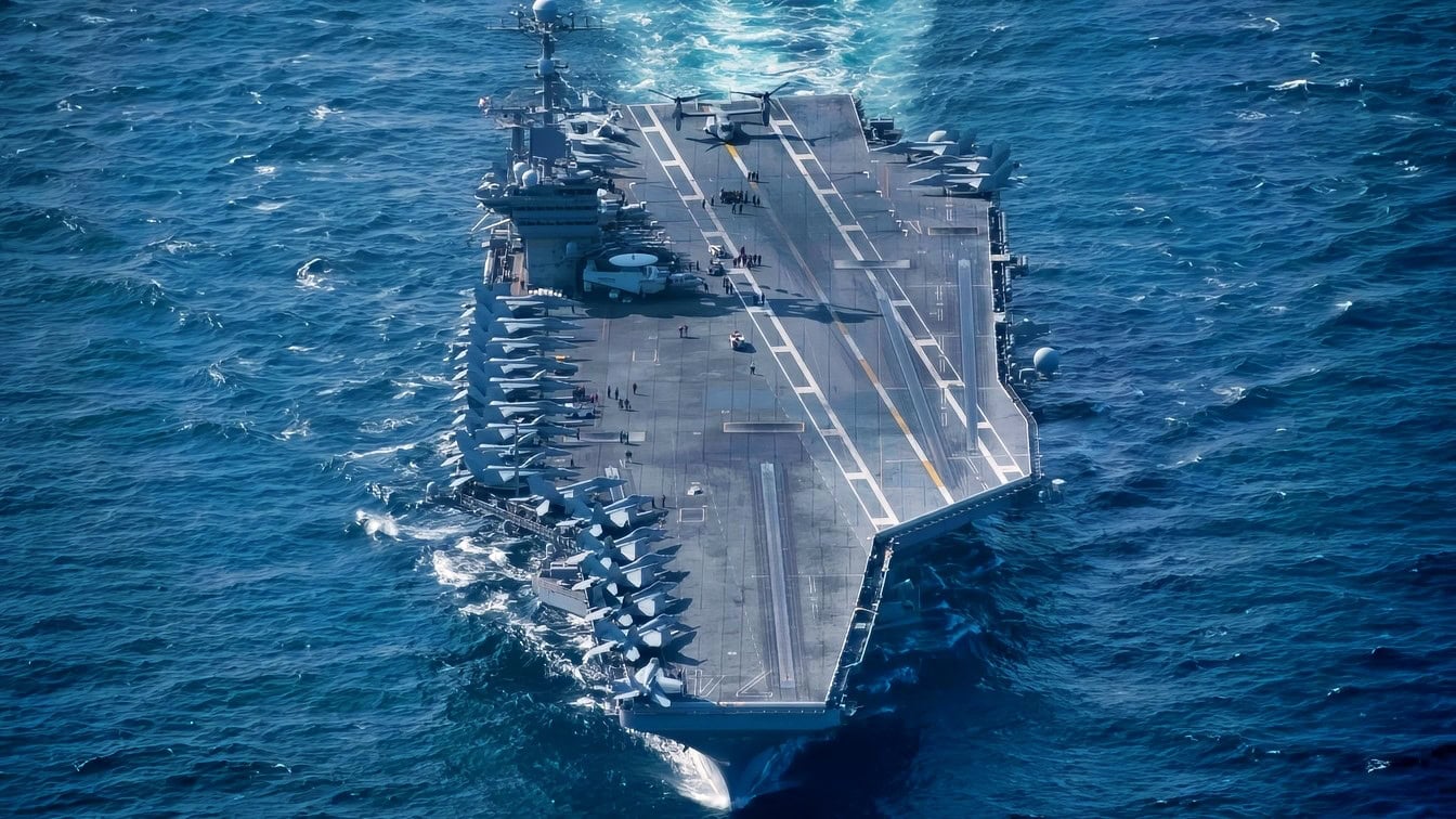 美国海军航母约翰·C·斯坦尼斯号（CVN 74）于2018年12月14日在阿拉伯海航行。约翰·C·斯坦尼斯航母打击群、埃塞克斯两栖准备群和第13海军远征队正在阿拉伯海进行综合行动，以确保中部地区的稳定与安全，通过西印度洋和三个战略要道连接地中海与太平洋。(美国海军照片，由海军通信专家3级康纳·D·洛辛拍摄)