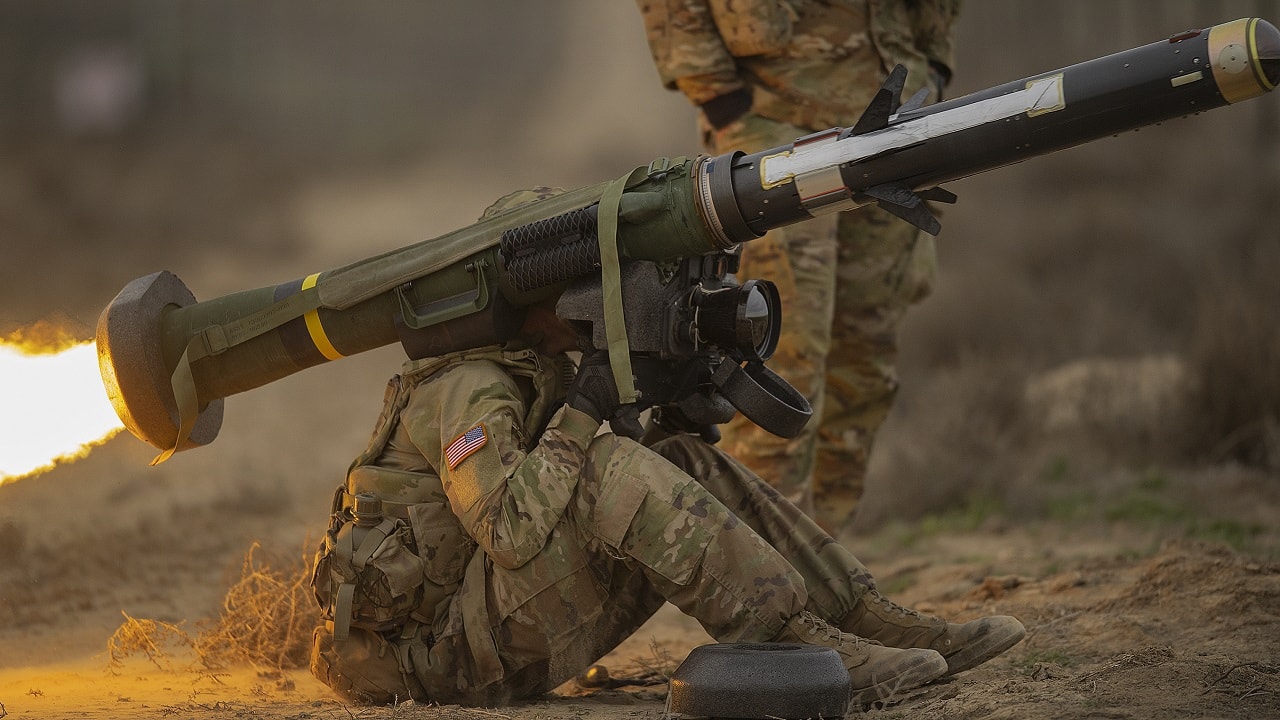 A soldier from the Idaho Army National Guard, Charlie Company, 2-116th Combined Arms Battalion, 116th Cavalry Brigade Combat Team makes Idaho National Guard history with the first firing of a Javelin anti-tank missile. Image: Creative Commons.