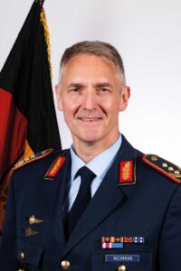 Lieutenant General Holger Neumann is an experienced fighter pilot, having flown aircraft such as the Tornado and Eurofighter. [ Foto © Bw/Francis Hildemann]
