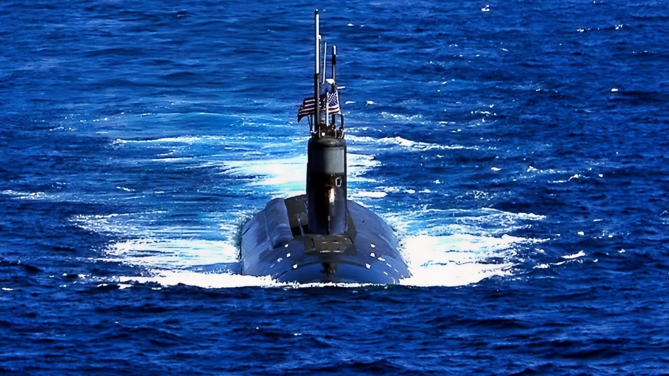 太平洋(2009年2月12日)海狼级潜艇USS Seawolf(SSN 21),底部,日本驱逐舰JS Oonami(DD 111),左侧,和尼米兹级航空母舰USS John C. Stennis(CVN 74)在一次成功的水下战争演习后进行编队航行。此次演习涉及约翰·C·斯坦尼斯航母打击群、日本海上自卫队及其他在第七舰队行动的海军舰艇。斯坦尼斯号正在进行为期六个月的西太平洋部署。(美国海军照片,由海军通信专家3级沃尔特·M·韦曼提供/发布)