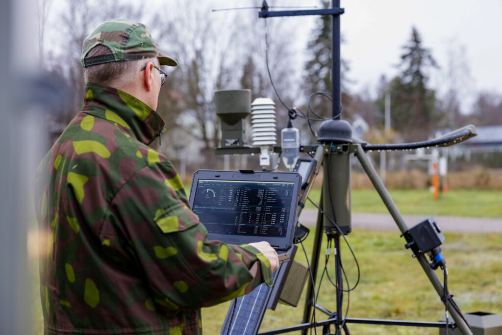 Vaisala TacMet: Deployed and reporting in-situ frontline weather conditions in under 20 minutes. [Photo © Vaisala]