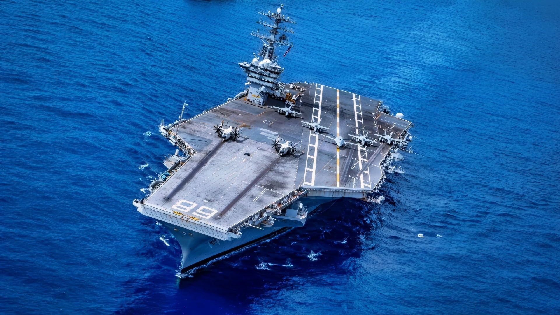来自13个合作伙伴和盟国的26艘舰艇与尼米兹级航空母舰USS Nimitz (CVN 68)编队航行,作为2026年6月25日在大西洋进行的舰队演习(FLEETEX) 250的一部分。尼米兹正在参与舰队演习(FLEETEX) 250,这是一系列结构化的多边海上训练活动,旨在增强凝聚力、验证战术程序,并加强参与单位的互操作性——这些单位包括来自美国及13个合作伙伴和盟国的军舰、飞机和船员。(美国海军照片,由3级大众传播专家Gina M. Gallia提供)