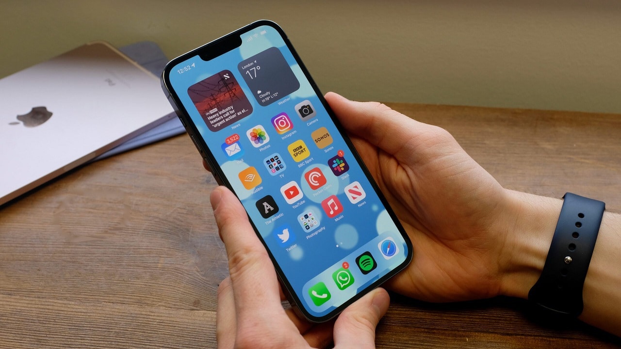 iPhone 13. 图片来源：知识共享.