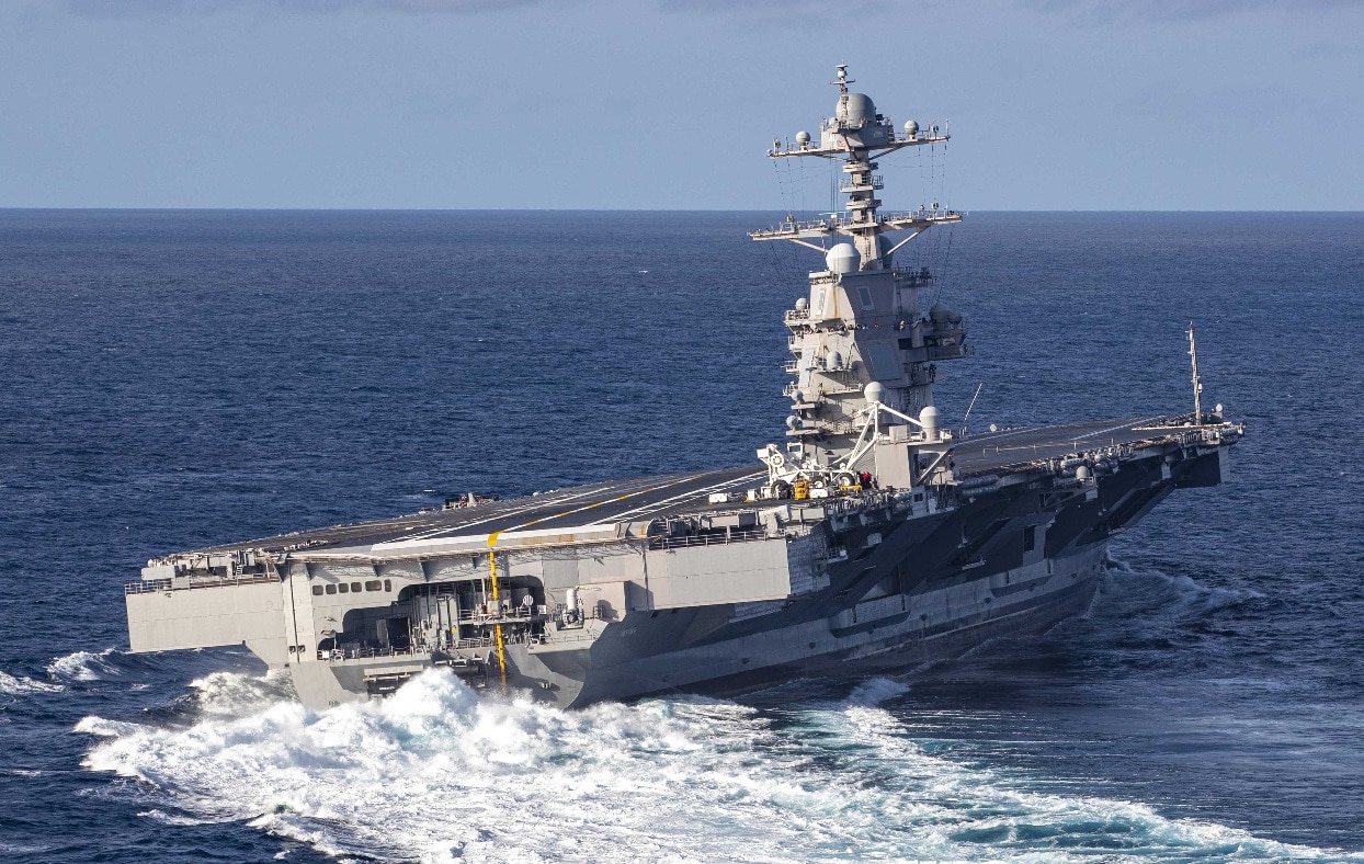 大西洋（2019年10月29日）航母USS Gerald R. Ford (CVN 78) 在大西洋进行高速转弯，2019年10月29日。Gerald R. Ford正在海上进行海试，之前进行了为期15个月的港口后可用性测试。 （美国海军照片，由3级大众传播专家Connor Loessin拍摄/发布）191029-N-YW238-1322